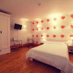Historical Ekes Konvents 1435 Hotel сейф в номере