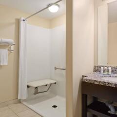 Отель Super 8 Saskatoon West сейф в номере