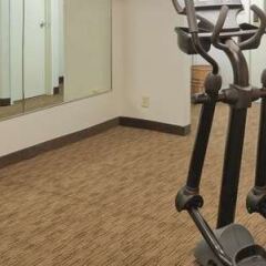 Отель La Quinta Inn & Suites Meridian фитнесс-зал фото 2