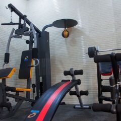 Отель Sweet Season Luxury Suites фитнесс-зал