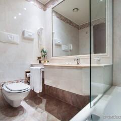 Отель Royal Hotel Carlton Италия, Болонья - 3 отзыва об отеле, цены и фото номеров - забронировать отель Royal Hotel Carlton онлайн ванная