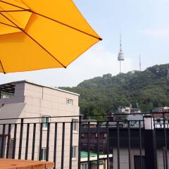Отель 24 Guesthouse Namsan Южная Корея, Сеул - отзывы, цены и фото номеров - забронировать отель 24 Guesthouse Namsan онлайн балкон