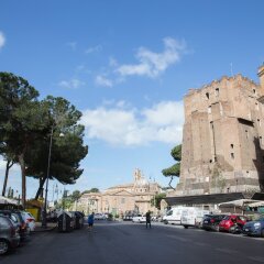 Отель Colosseo In парковка