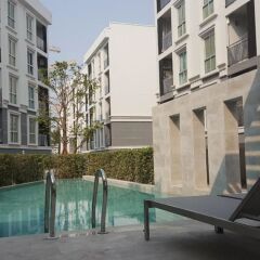 Отель Plum Condo Don Muang Airport Transfer Бангкок бассейн фото 2