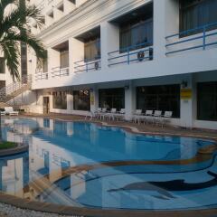 Camelot Hotel Pattaya бассейн фото 2
