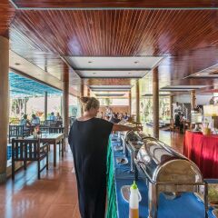 Отель Kaw Kwang Beach Resort гостиничный бар