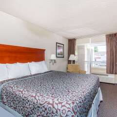 Отель Days Inn by Wyndham Charlottesville/University Area США, Шарлотсвилл - отзывы, цены и фото номеров - забронировать отель Days Inn by Wyndham Charlottesville/University Area онлайн комната для гостей фото 2