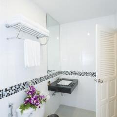 Tuana Patong Holiday Hotel в номере фото 2