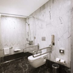 Отель Doubletree By Hilton Istanbul Old Town ванная фото 2
