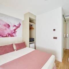 Отель Mediterranean Bay - Только для взрослых сейф в номере