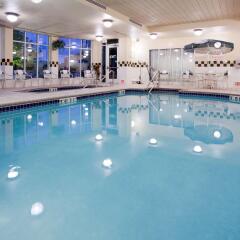 Отель Hilton Garden Inn Bloomington Блумингтон бассейн