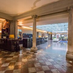 Hotel Monaco & Grand Canal бассейн