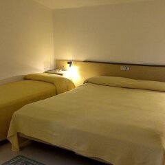Hotel Tenesi Манерба-дель-Гарда комната для гостей фото 5