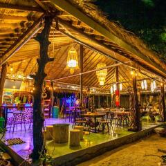 Отель Cicada Lanta Resort бассейн
