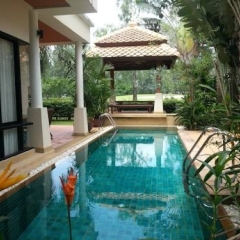 Отель Phuket Marbella Villa бассейн