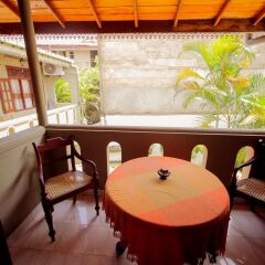 Отель Frangipani Motel Галле балкон