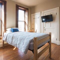 Отель Found Places Capitol Hill Bed & Breakfast комната для гостей