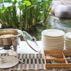Отель Feung Nakorn Balcony Rooms and Cafe фото 14