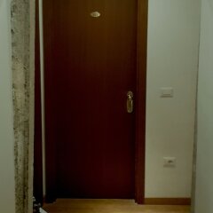 Отель San Lio Tourist House Венеция сейф в номере