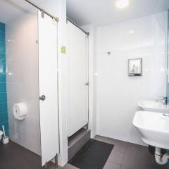 Hostel One Ramblas ванная