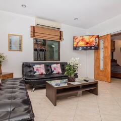 Отель Baan Kanittha - 6 Bedrooms GT Pool Villa интерьер отеля