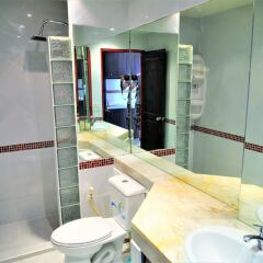 Отель Luxury 1 bed Corner Condo Паттайя ванная
