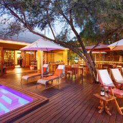 Отель Riverside Lodge бассейн