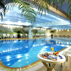 Regal Shanghai East Asia Hotel бассейн фото 2
