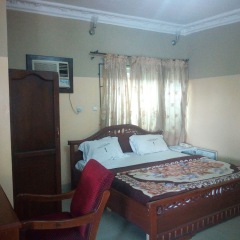 Отель Sylvia's Place сейф в номере