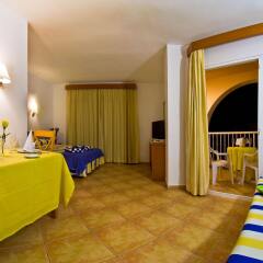 Отель Azuline Hotel - Apartamento Rosamar Испания, Сан-Антони-де-Портмань - отзывы, цены и фото номеров - забронировать отель Azuline Hotel - Apartamento Rosamar онлайн комната для гостей фото 5