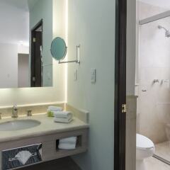 Отель Holiday Inn Suites Zona Rosa Мексика, Мехико - отзывы, цены и фото номеров - забронировать отель Holiday Inn Suites Zona Rosa онлайн ванная фото 2
