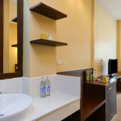 Отель Icheck Inn Silom Бангкок ванная