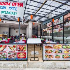 Отель Rayaan 6 Guesthouse питание