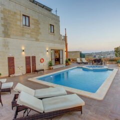 Отель Country Views Bed & Breakfast Мальта, Виктория - отзывы, цены и фото номеров - забронировать отель Country Views Bed & Breakfast онлайн бассейн