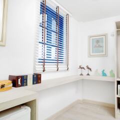 Отель Hide and Seek Boutique Hometel Бангкок сейф в номере