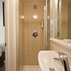 Отель Queens Hotel Великобритания, Лондон - отзывы, цены и фото номеров - забронировать отель Queens Hotel онлайн ванная фото 2