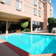 Отель Ramada by Wyndham Chatsworth США, Лос-Анджелес - отзывы, цены и фото номеров - забронировать отель Ramada by Wyndham Chatsworth онлайн бассейн фото 2