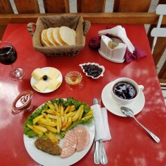 Отель Guest House Zemeli Тбилиси питание