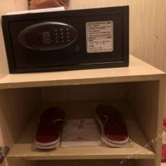 PACO Hotel Guangzhou Dongfeng Road Branch сейф в номере