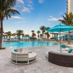 Отель Wyndham Grand Clearwater Beach бассейн