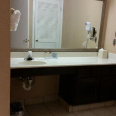 Отель Hawthorn Suites by Wyndham Columbus North США, Колумбус - отзывы, цены и фото номеров - забронировать отель Hawthorn Suites by Wyndham Columbus North онлайн ванная