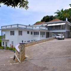 Отель Palm View Guesthouse And Conference Centre Монтего-Бей парковка