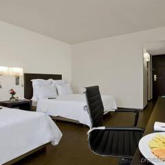Отель Fiesta Inn Guadalajara Expo комната для гостей фото 4