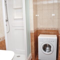 Гостиница Posutochno Apartments 1905 Goda в Москве отзывы, цены и фото номеров - забронировать гостиницу Posutochno Apartments 1905 Goda онлайн Москва ванная