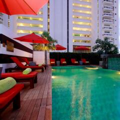 BYD Lofts Boutique Hotel & Serviced Apartments by X2 бассейн