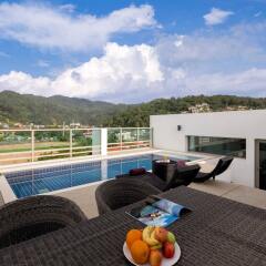 Апартаменты The Regent Phuket Serviced Apartment Kamala Beach балкон