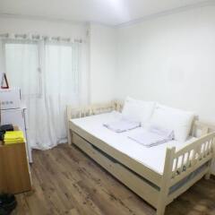 Отель Shinchon Hongdae Guesthouse комната для гостей фото 3