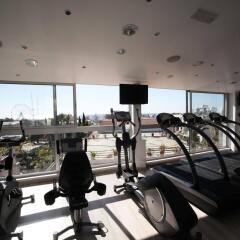 Отель Pambos Napa Rocks Hotel - Adults Only Кипр, Айя-Напа - 13 отзывов об отеле, цены и фото номеров - забронировать отель Pambos Napa Rocks Hotel - Adults Only онлайн фитнесс-зал фото 2
