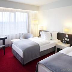Отель Holiday Inn Berlin Airport - Conference Centre Шёнефельд комната для гостей фото 4