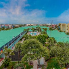 Отель Comfort Inn and Suites Resort Cocoa Beach США, Какао-Бич - отзывы, цены и фото номеров - забронировать отель Comfort Inn and Suites Resort Cocoa Beach онлайн пляж